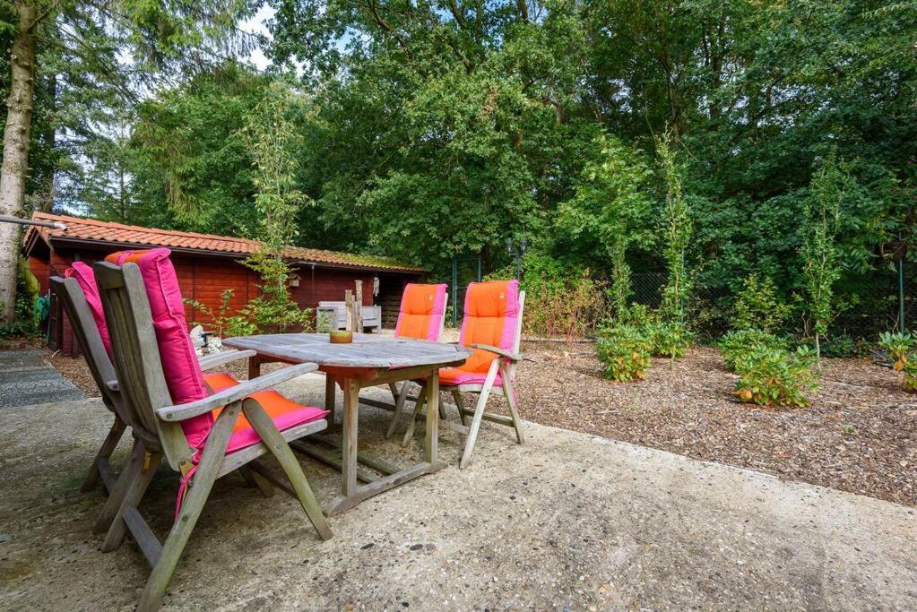 Spacious Wooden Cottage With Infra-Red Sauna At Veluwe Putten Exterior foto