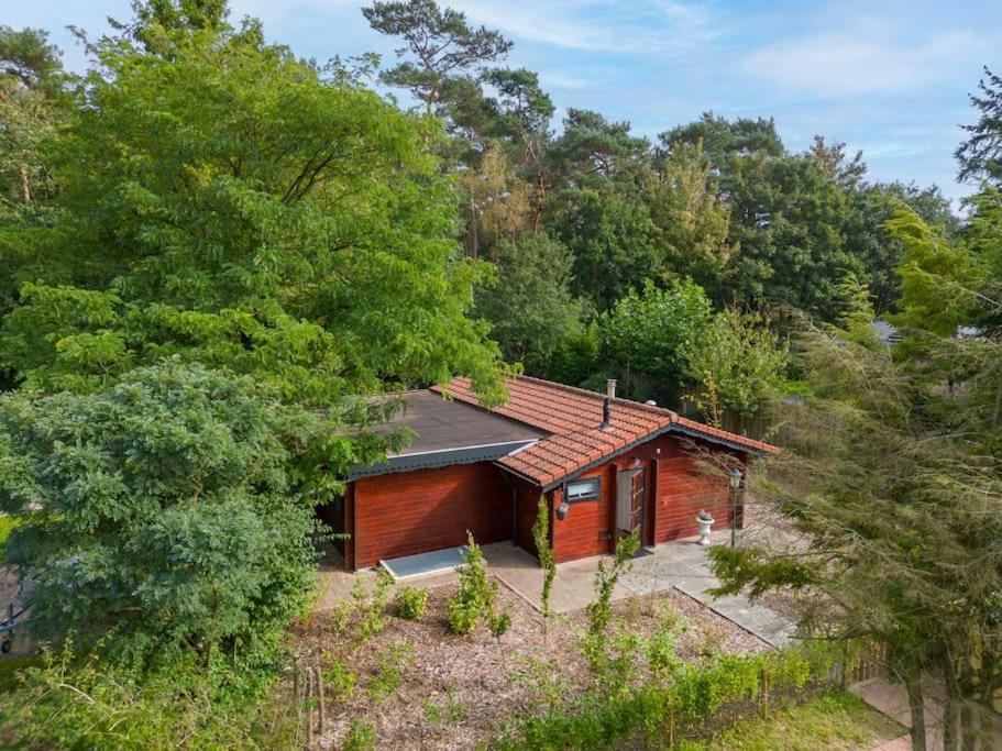 Spacious Wooden Cottage With Infra-Red Sauna At Veluwe Putten Exterior foto